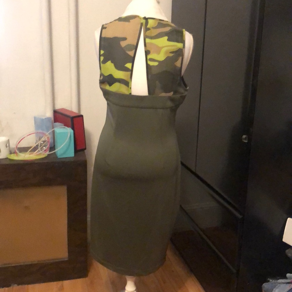 🆑FINAL PRICE‼️ Kardashian Kollection army green dress with camo pattern - Picture 2 of 4